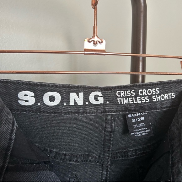 SONG Crossover Waist Black Distressed Denim High Waisted Shorts Women’s 9/29 - Picture 5 of 6